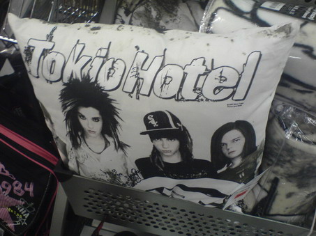 Egy kupac Tokio Hotel még karácsony előtt - Amúgy az emo mit csinál karácsonykor?